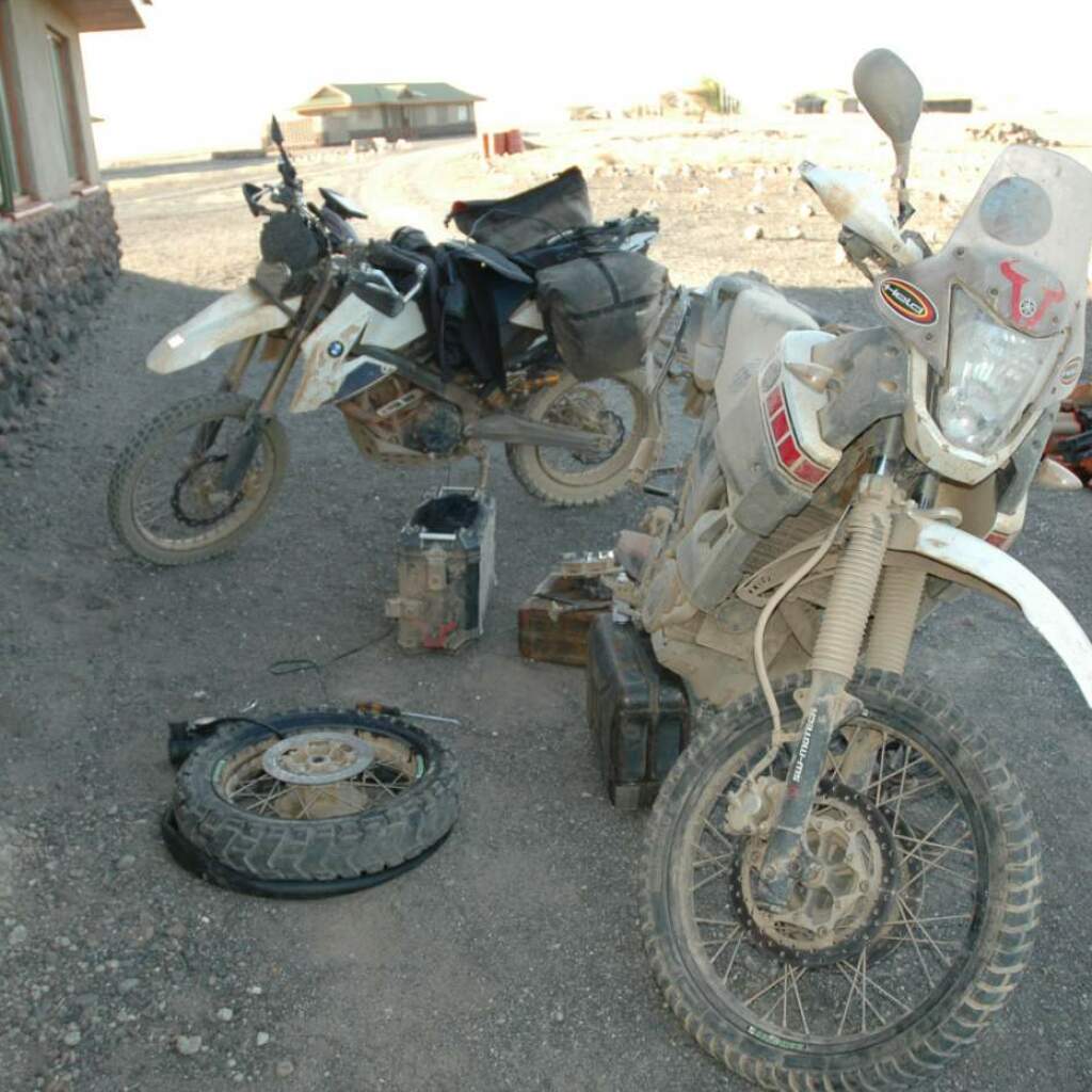 Motorradreisen Afrika Adrenalinschock Zelte Safari